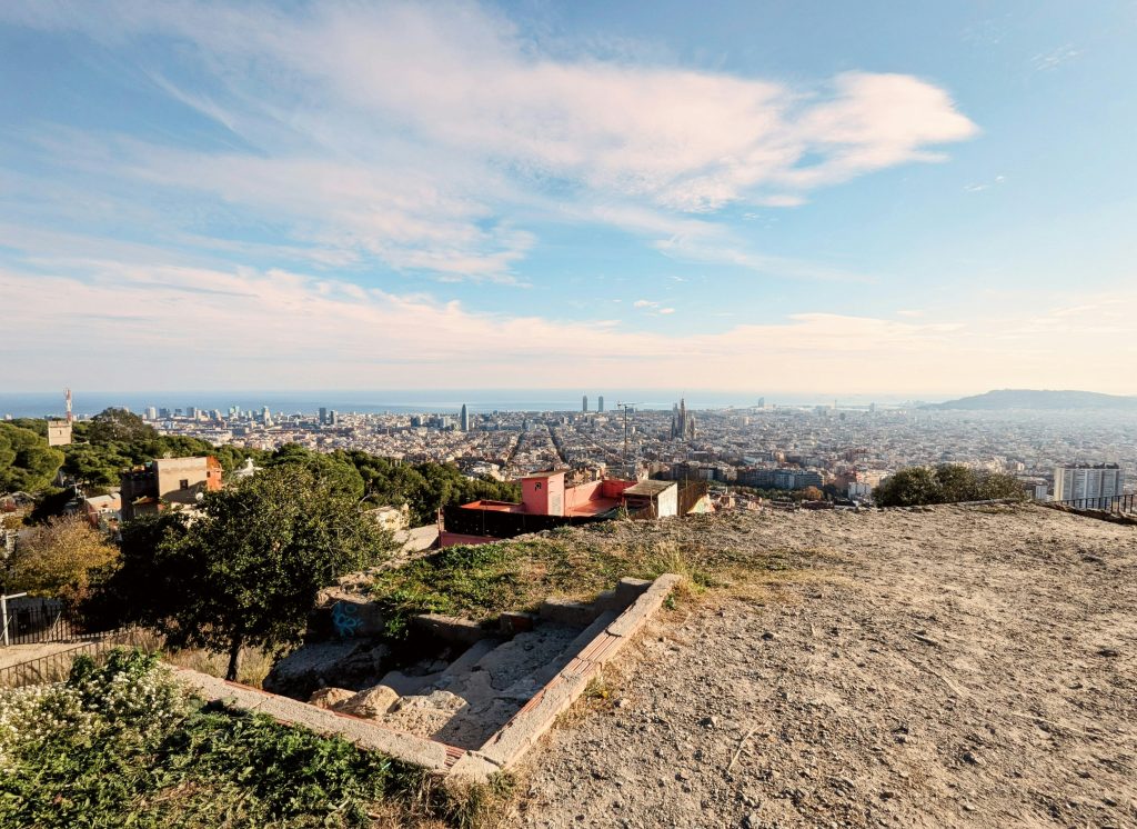vue sur la ville de barcelone sur les bunkers el carmel