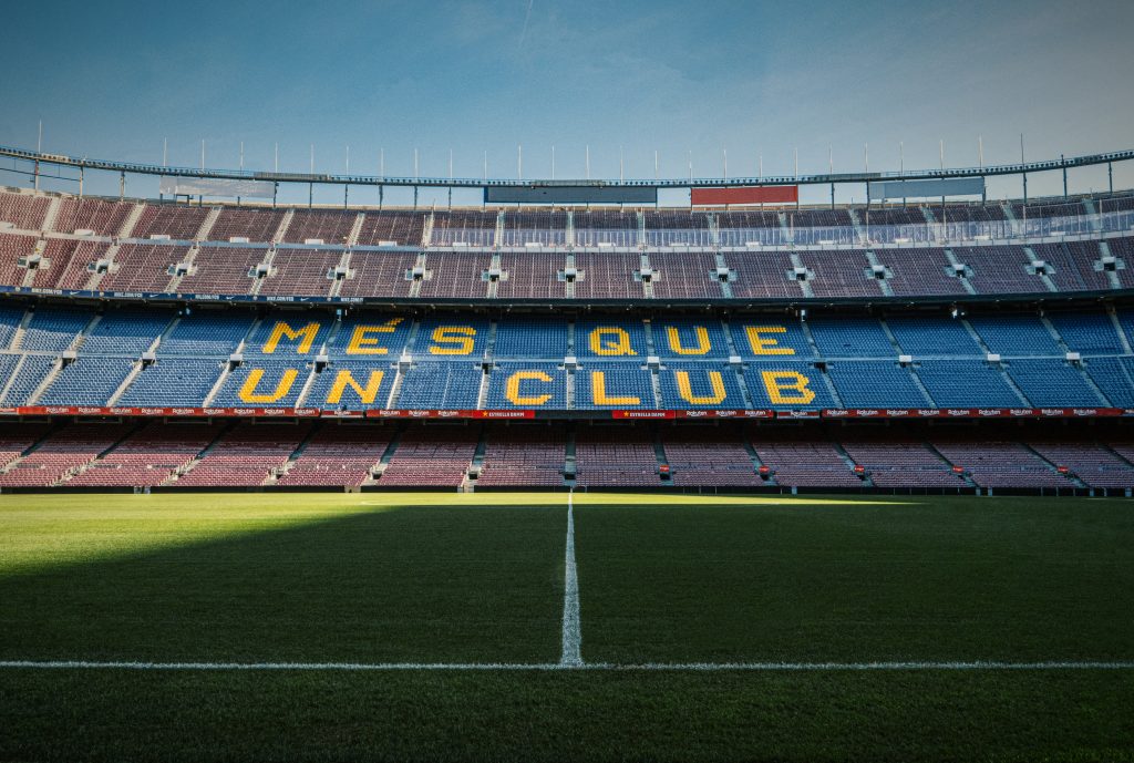 Une partie du stade du FC Barcelone, il est écrit dans les rangs (là où les spectateurs sont assis) "Més que un club", je ne parle pas catalan donc je ne pourrais pas traduire