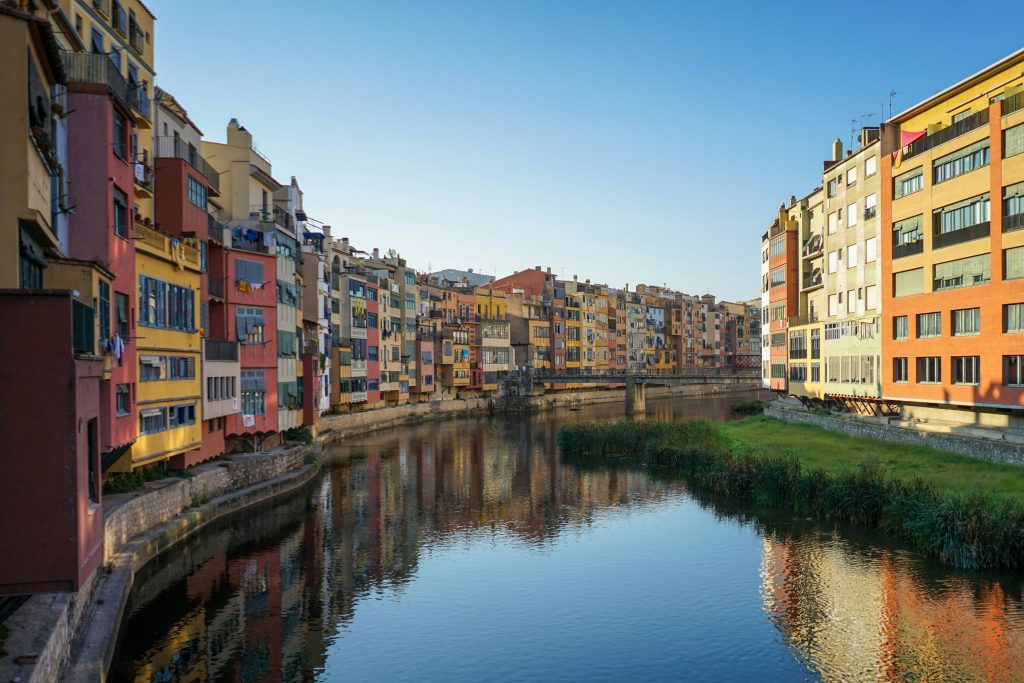 Vue de Gérone depuis la rivière