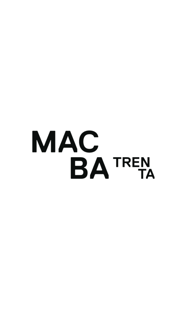 logo du musée MACBA, en noir et blanc, avec "Trenta" donc 30 sur le côté, pour célébrer les 30 ans du musée