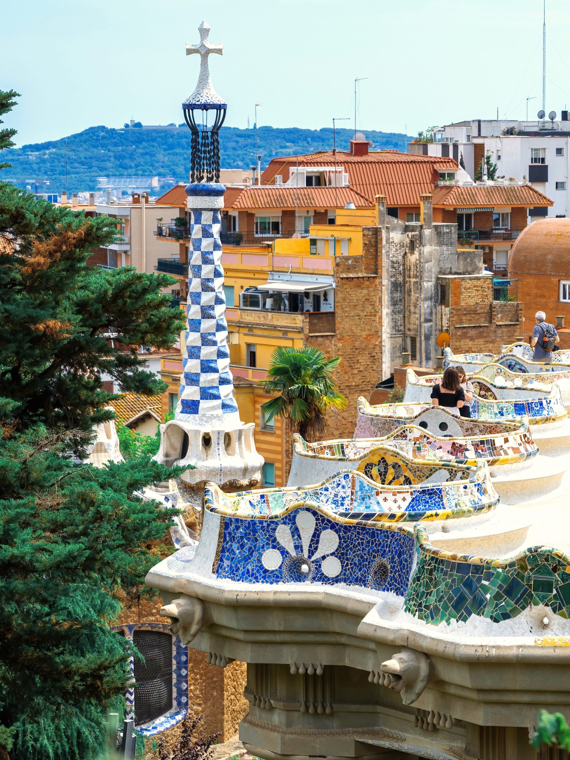 Belle vue sur la globalité du parc de Guell à Barcelone