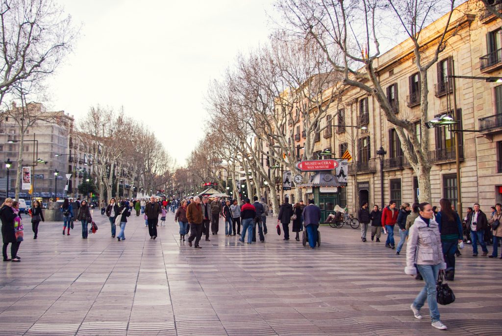 Place de tetuan a Barcelone sous la pluie