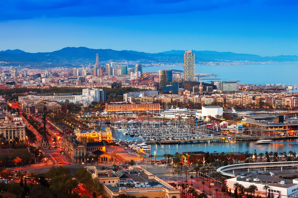 Port Vell à Barcelone durant le coucher de soleil